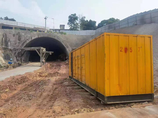 东城街道发电机出租自启装置的工作原理是什么？