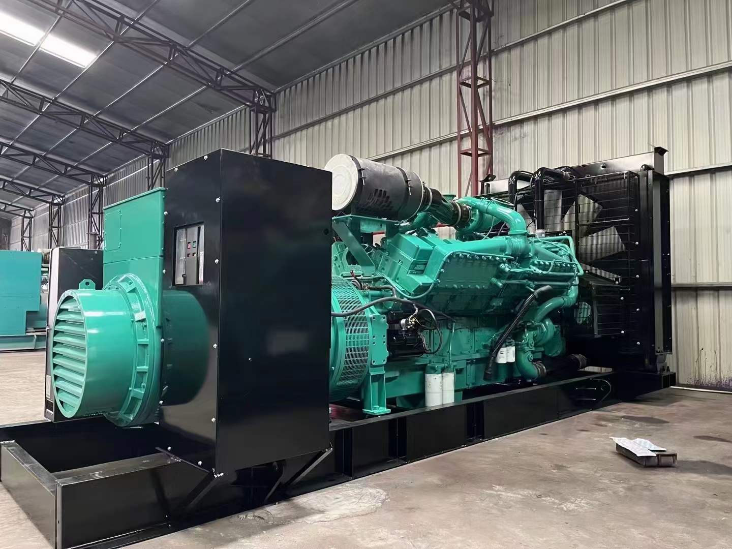 东城街道如何降低 800kW 柴油发电机输出电流的波动？