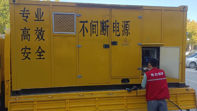 东城街道柴油发电机组和UPS电源配合使用时,如何避免切换过程中的电力中断?